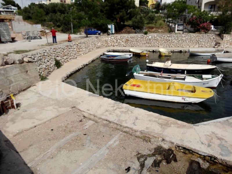 Sibenik, Zaboric, land near the sea with a project for a villa