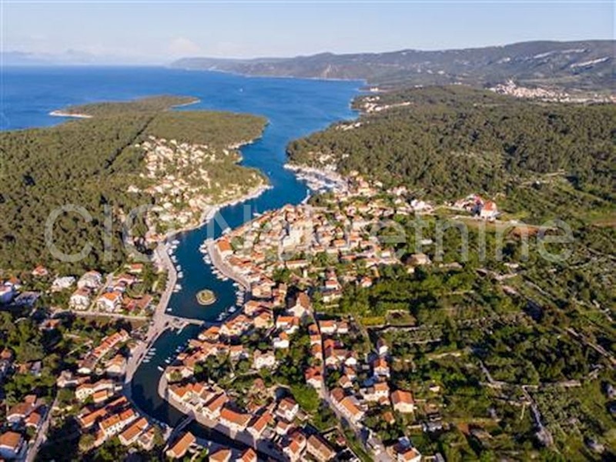 Hvar, Vrboska, terreno con permesso di costruire per una villa, in vendita