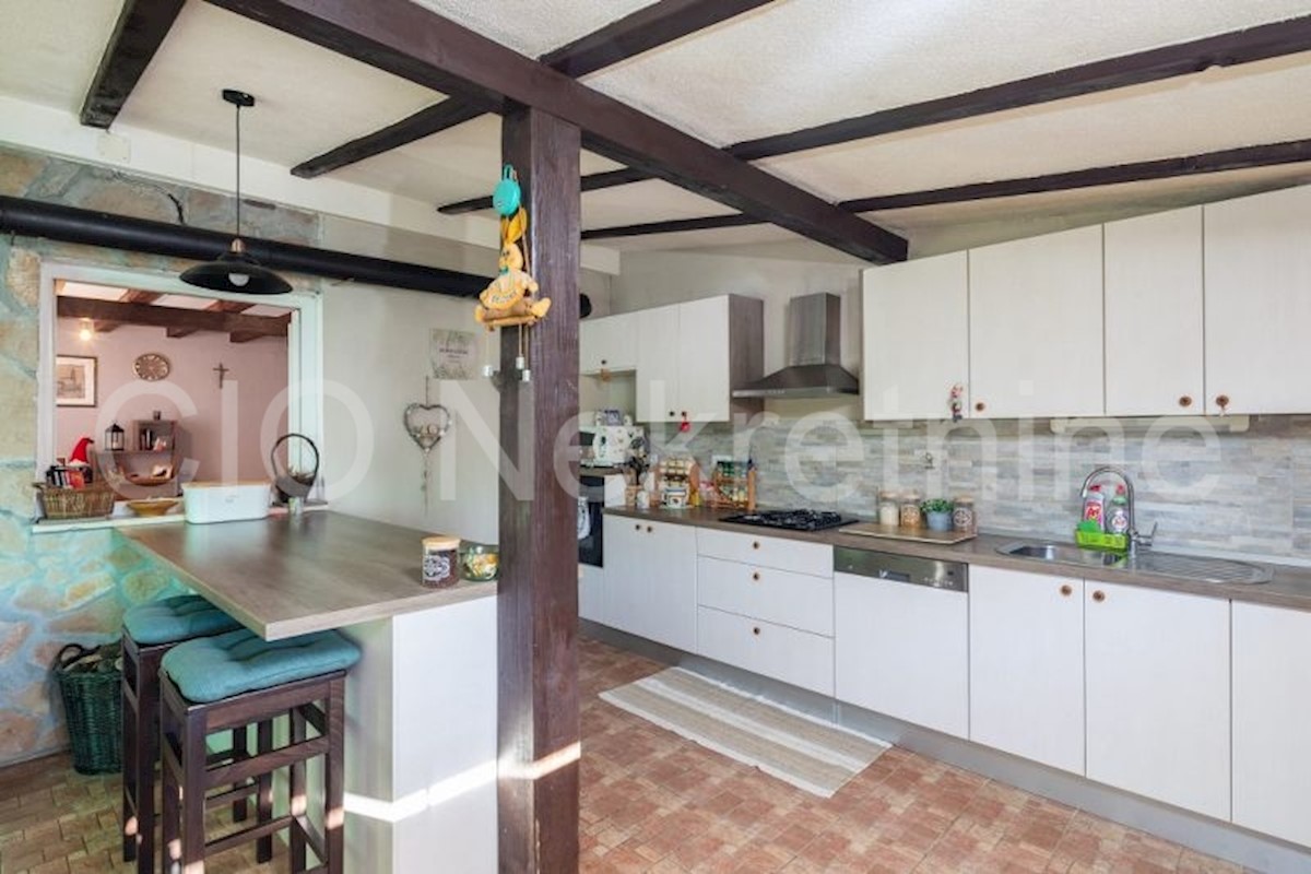 Brac, Donji Humac, casa di famiglia e ranch, in vendita
