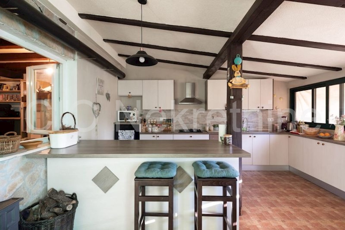 Brac, Donji Humac, casa di famiglia e ranch, in vendita