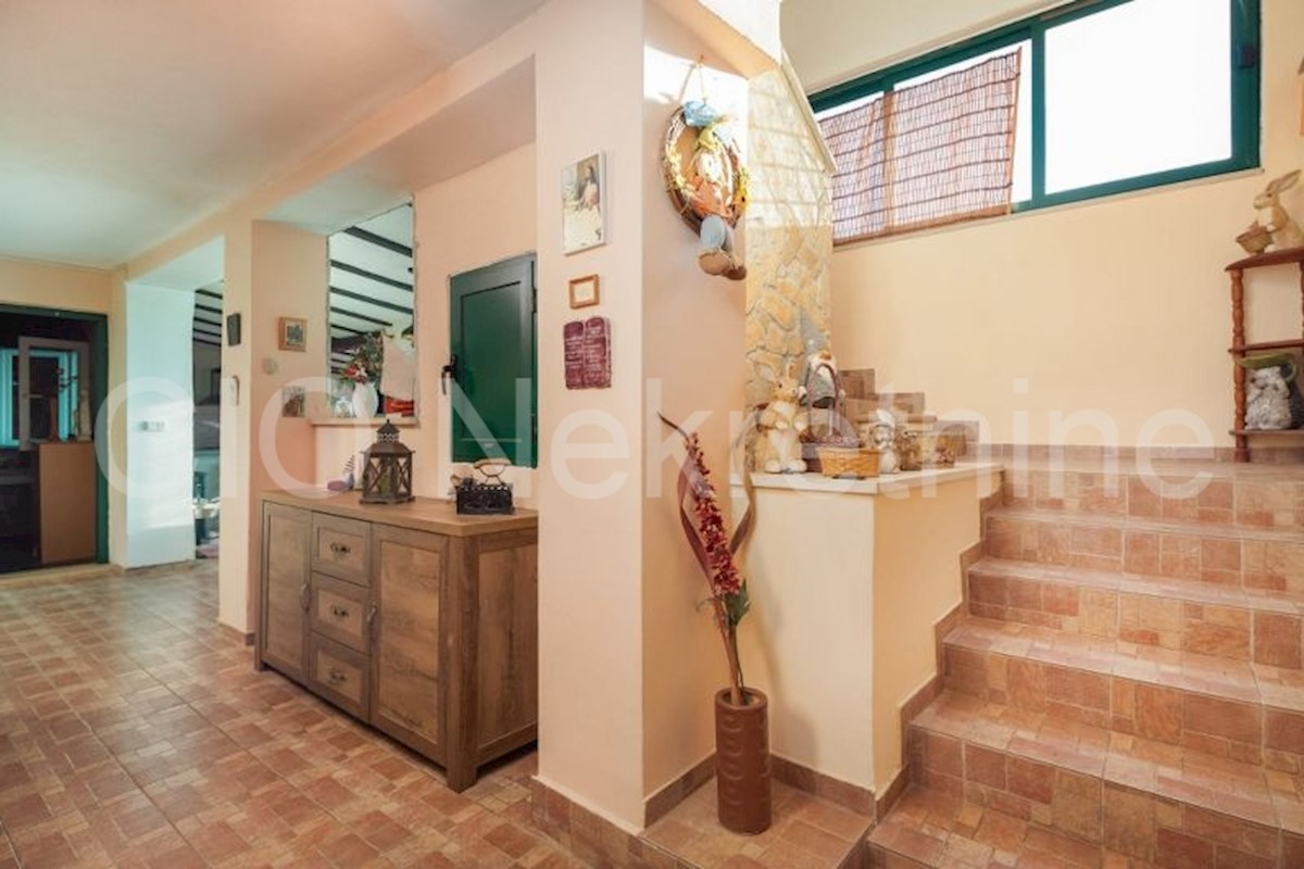 Brac, Donji Humac, casa di famiglia e ranch, in vendita