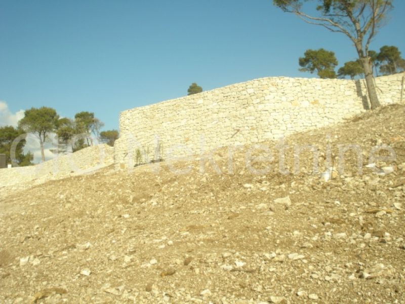 Dalmazia, isola di Brac terreno vendita