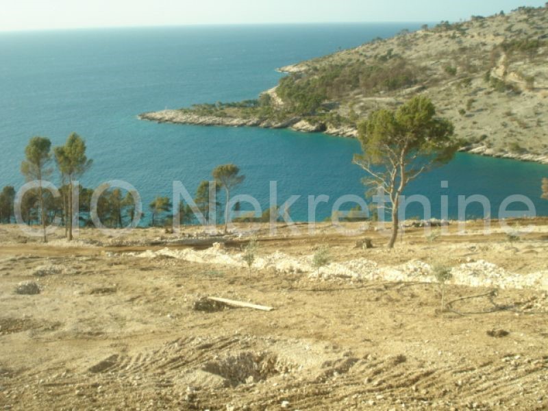 Dalmazia, isola di Brac terreno vendita