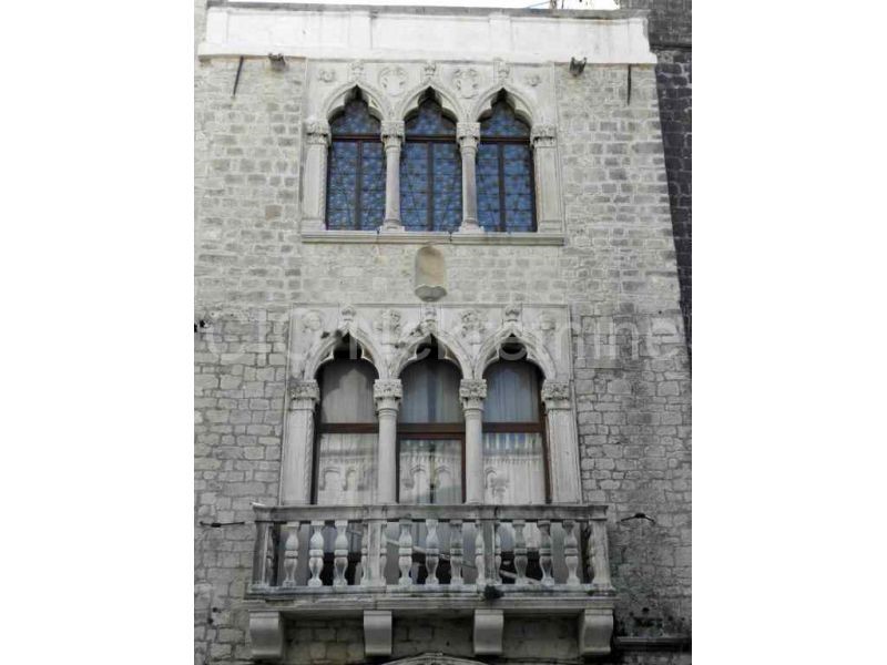 Trogir, Cocina cara, terreno edificabile in verde