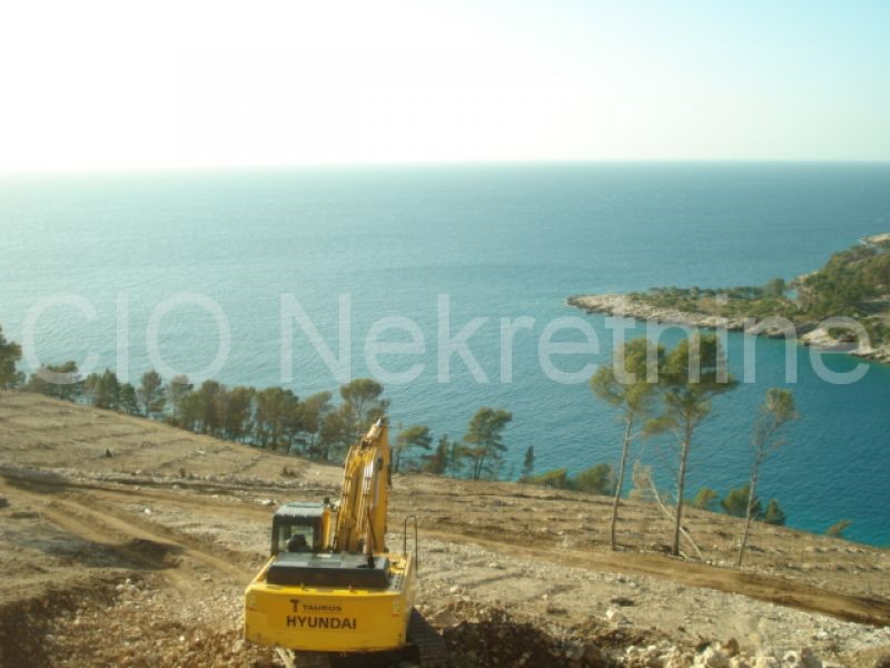 Dalmazia, isola di Brac terreno vendita