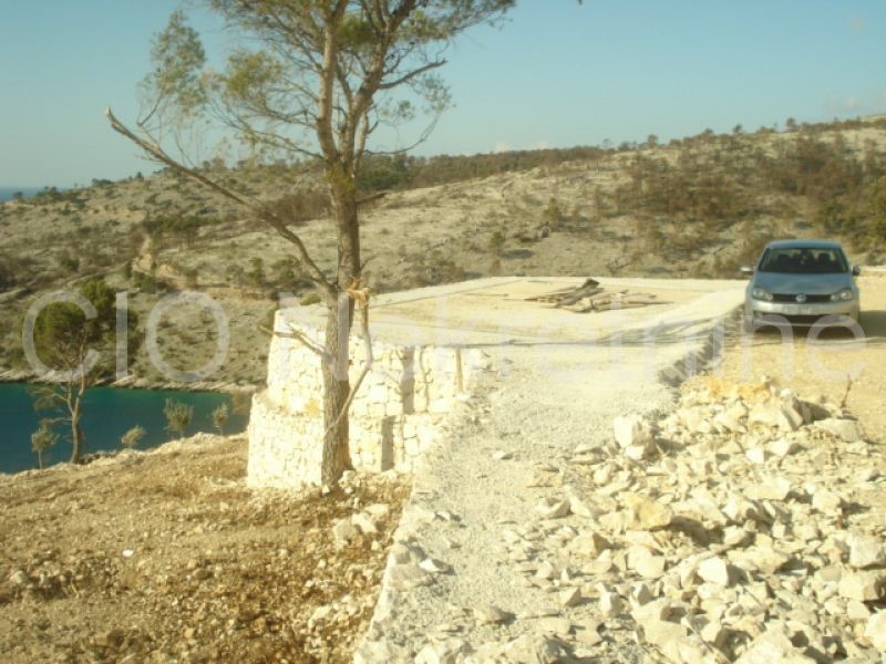 Dalmazia, isola di Brac terreno vendita