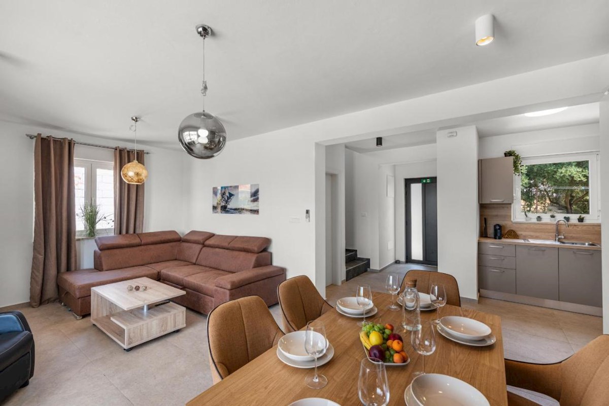 Parenzo, dintorni, Casa bifamiliare moderna con vista mare ID 1337