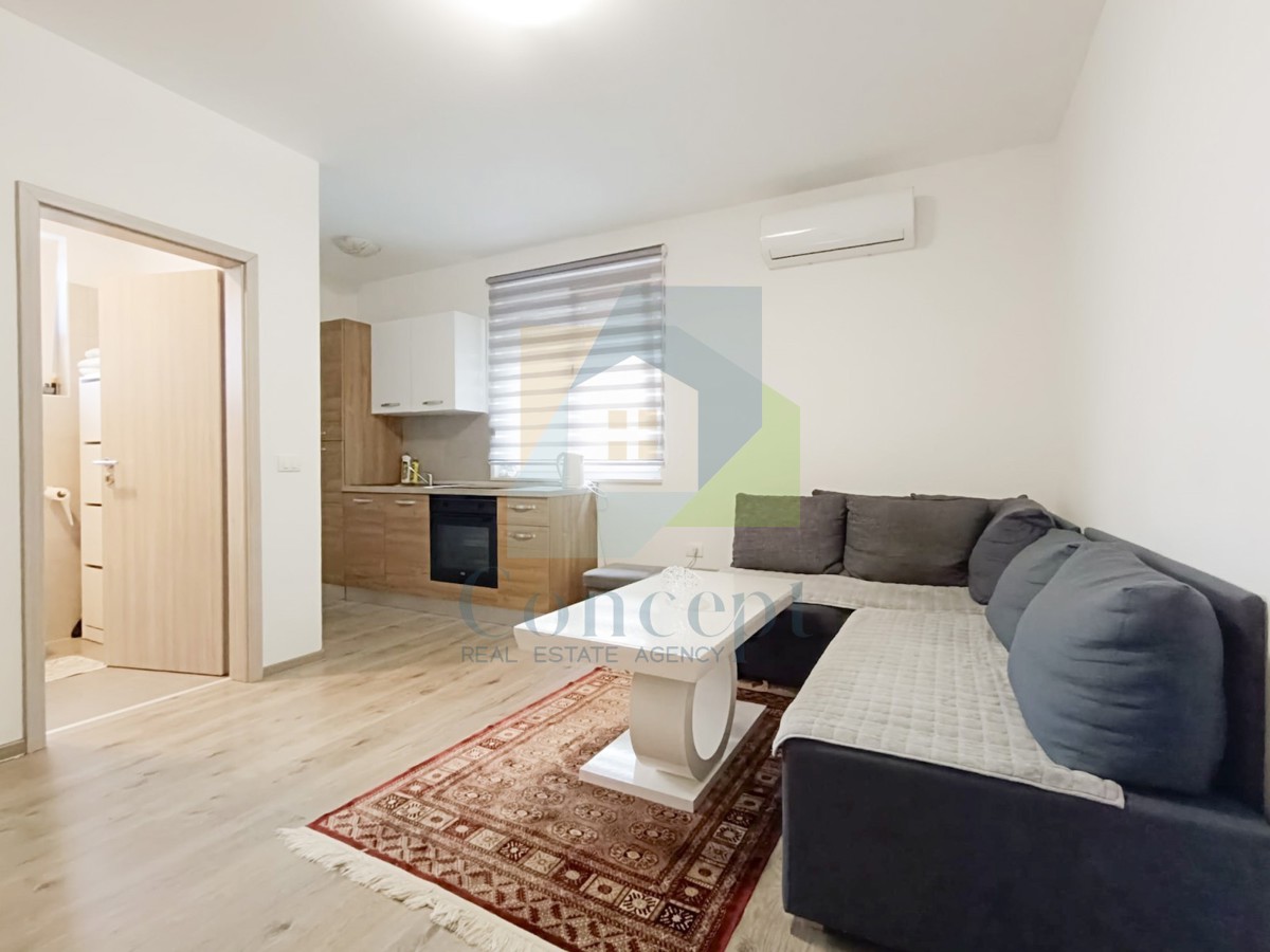 Poreč, dintorni, Casa bifamiliare con tre appartamenti, 7 km dal mare