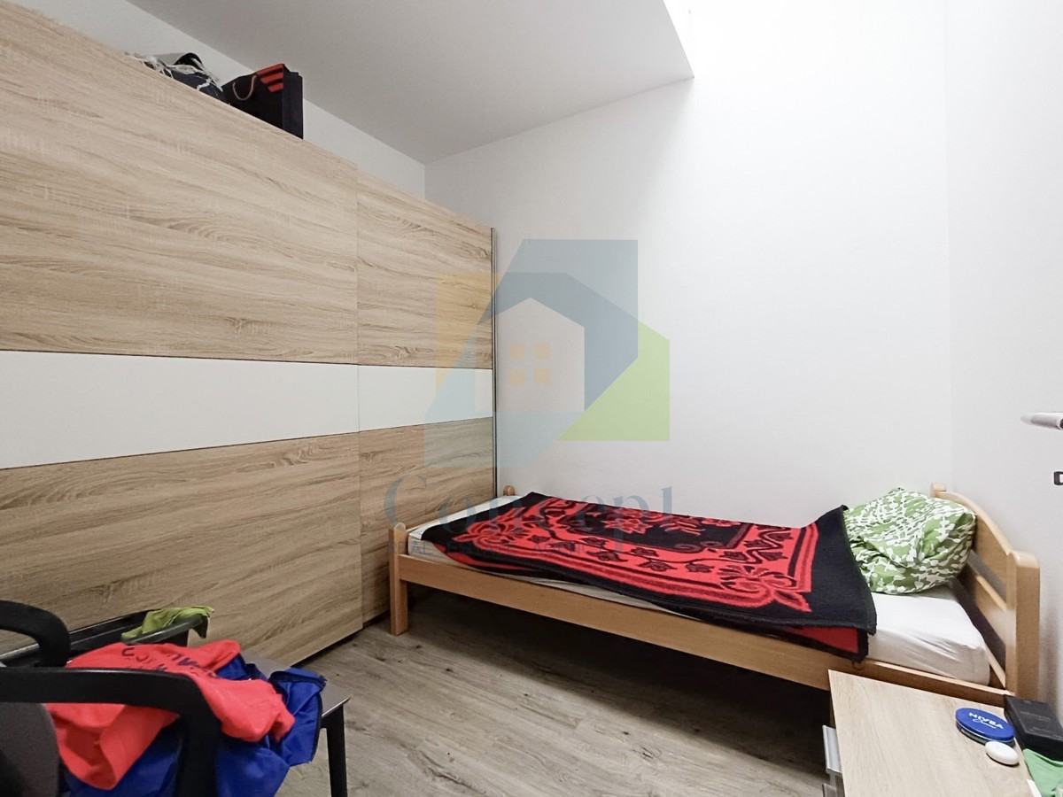 Poreč, dintorni, Casa bifamiliare con tre appartamenti, 7 km dal mare