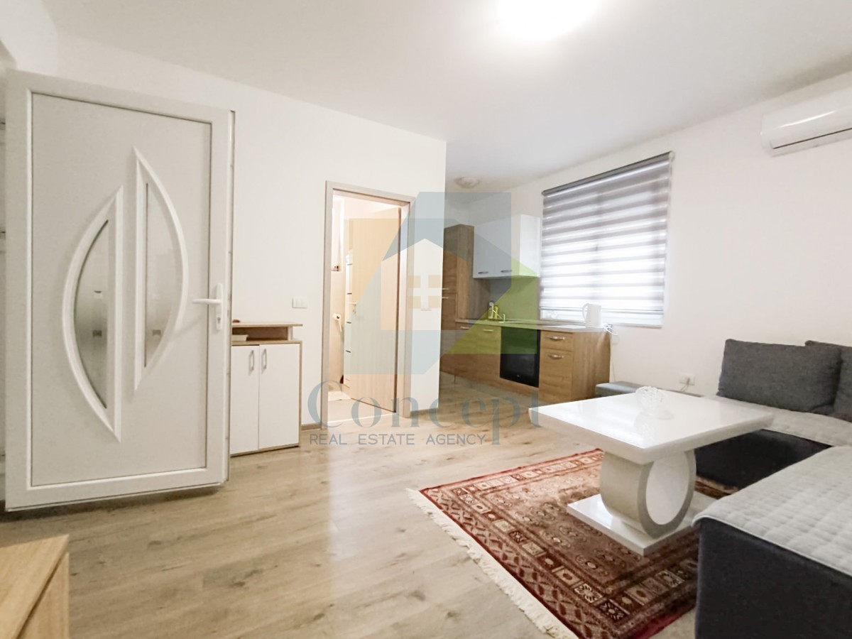 Poreč, dintorni, Casa bifamiliare con tre appartamenti, 7 km dal mare