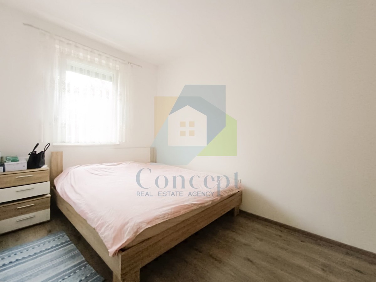 Poreč, dintorni, Casa bifamiliare con tre appartamenti, 7 km dal mare