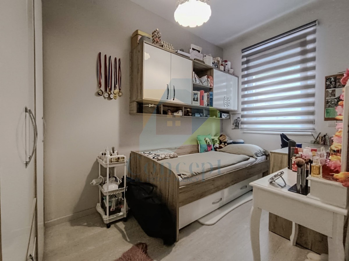 Poreč, dintorni, Casa bifamiliare con tre appartamenti, 7 km dal mare