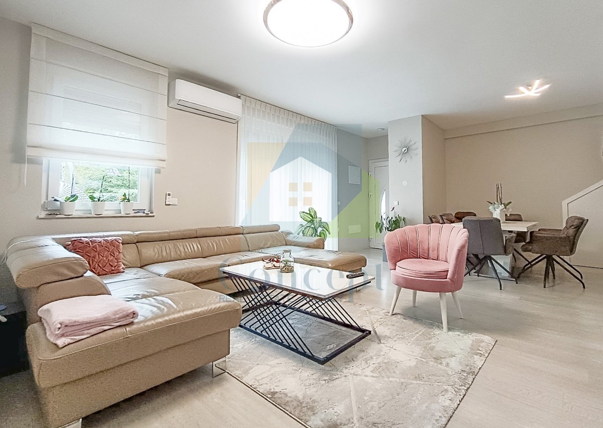 Poreč, dintorni, Casa bifamiliare con tre appartamenti, 7 km dal mare