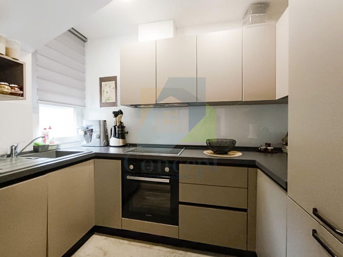 Poreč, dintorni, Casa bifamiliare con tre appartamenti, 7 km dal mare