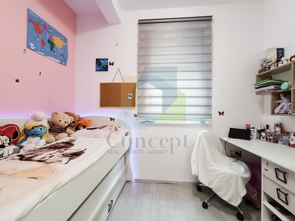 Poreč, dintorni, Casa bifamiliare con tre appartamenti, 7 km dal mare