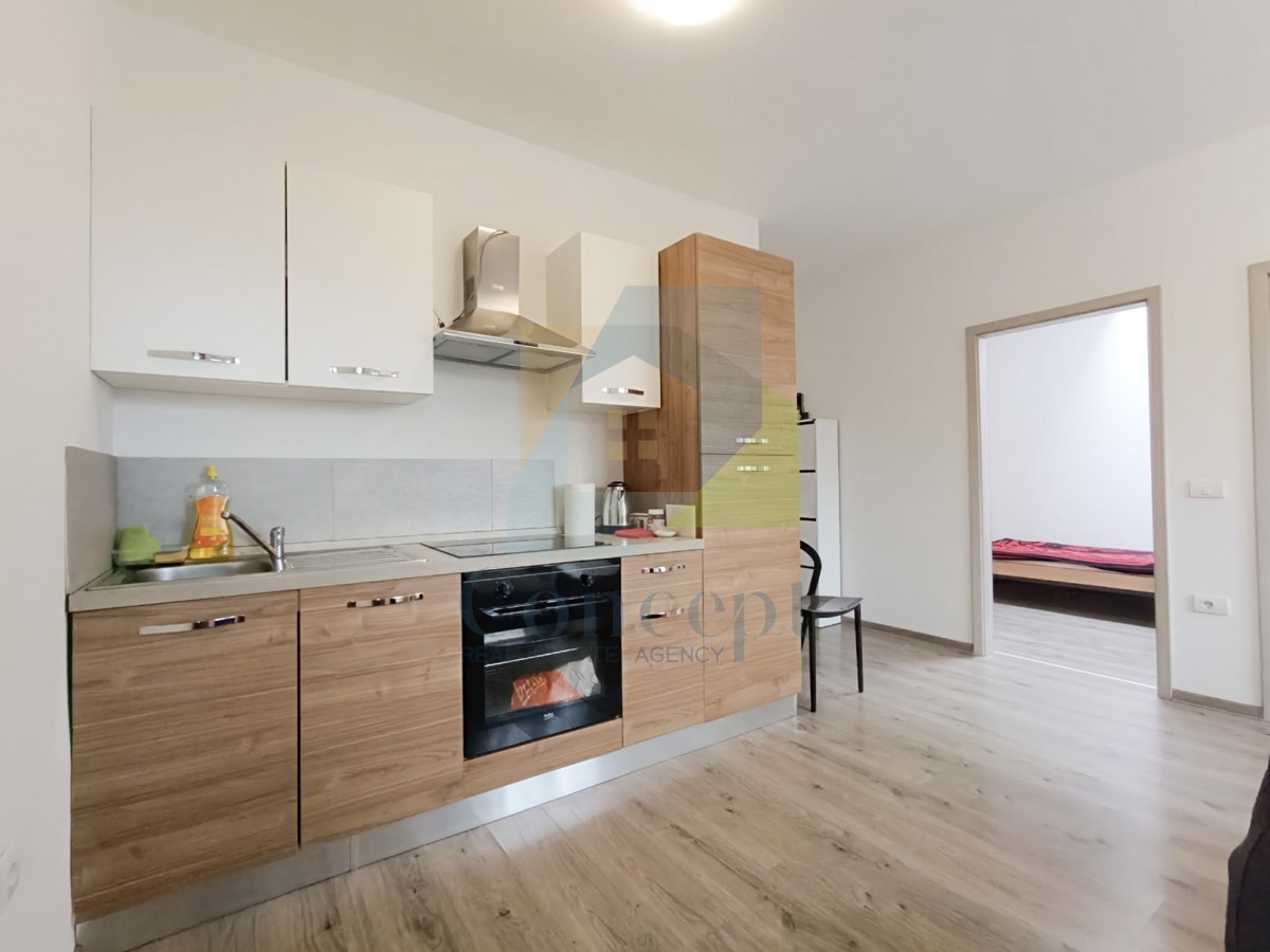 Poreč, dintorni, Casa bifamiliare con tre appartamenti, 7 km dal mare