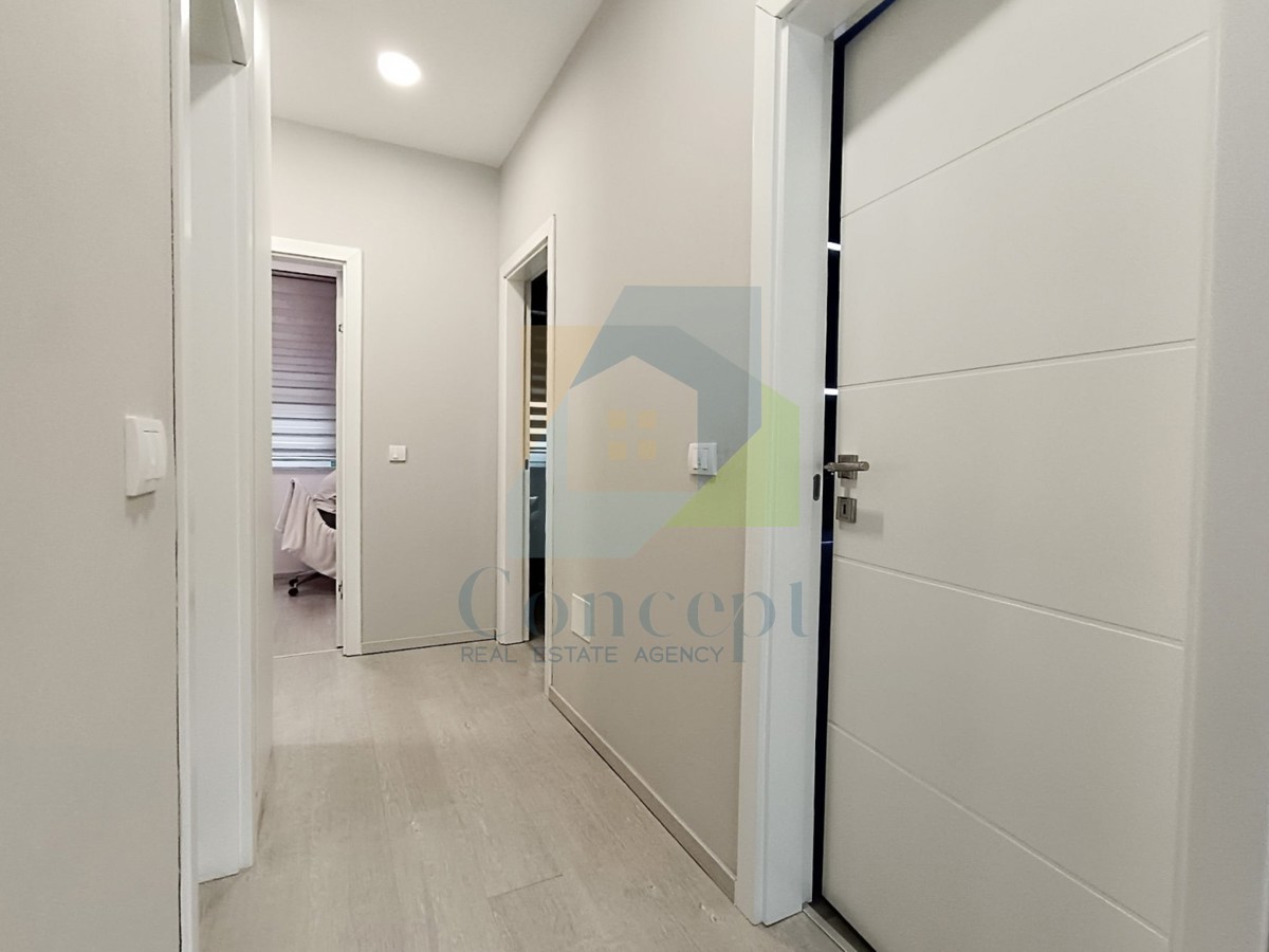 Poreč, dintorni, Casa bifamiliare con tre appartamenti, 7 km dal mare