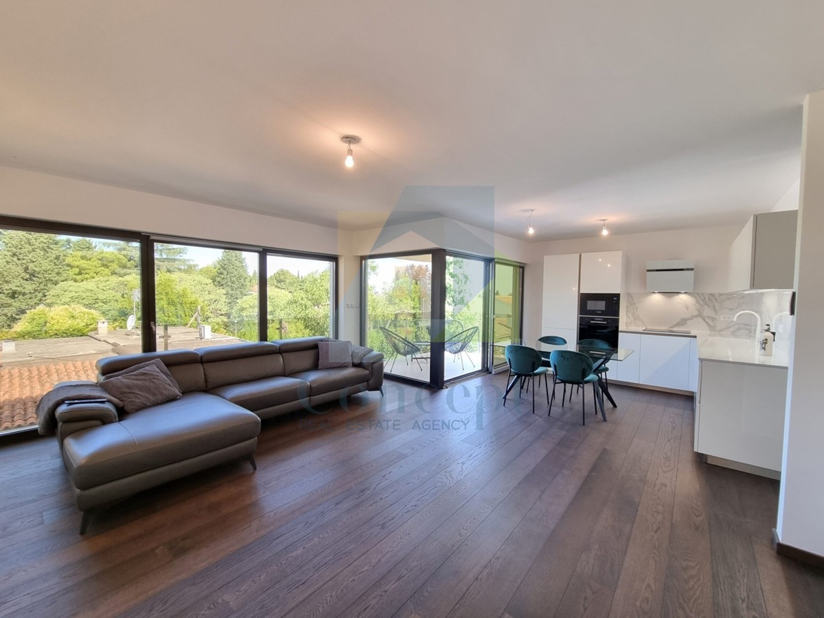 Poreč, centro, appartamento di lusso al primo piano, 150 m dal mare