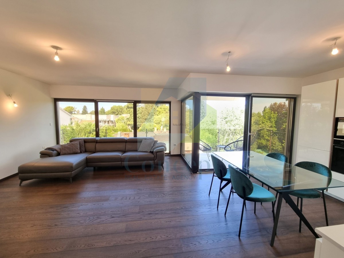 Poreč, centro, appartamento di lusso al primo piano, 150 m dal mare