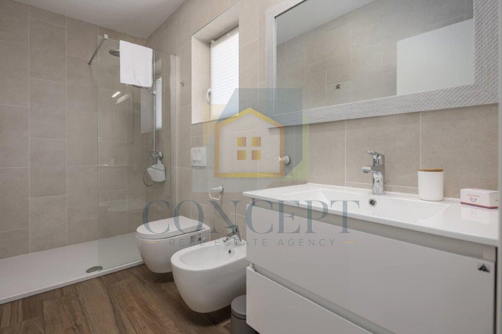 Poreč, Sveti Lovreč, Casa con piscina e vista mare, 12 km dal mare