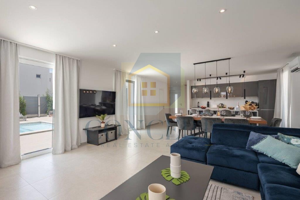 Poreč, Sveti Lovreč, Casa con piscina e vista mare, 12 km dal mare