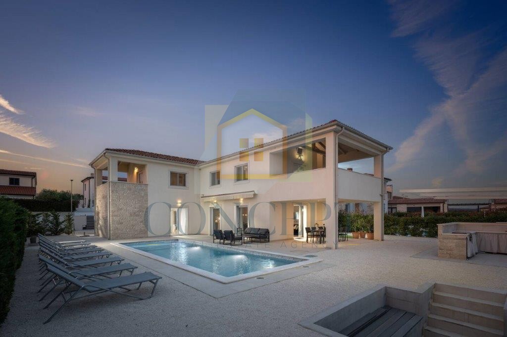 Poreč, Sveti Lovreč, Casa con piscina e vista mare, 12 km dal mare