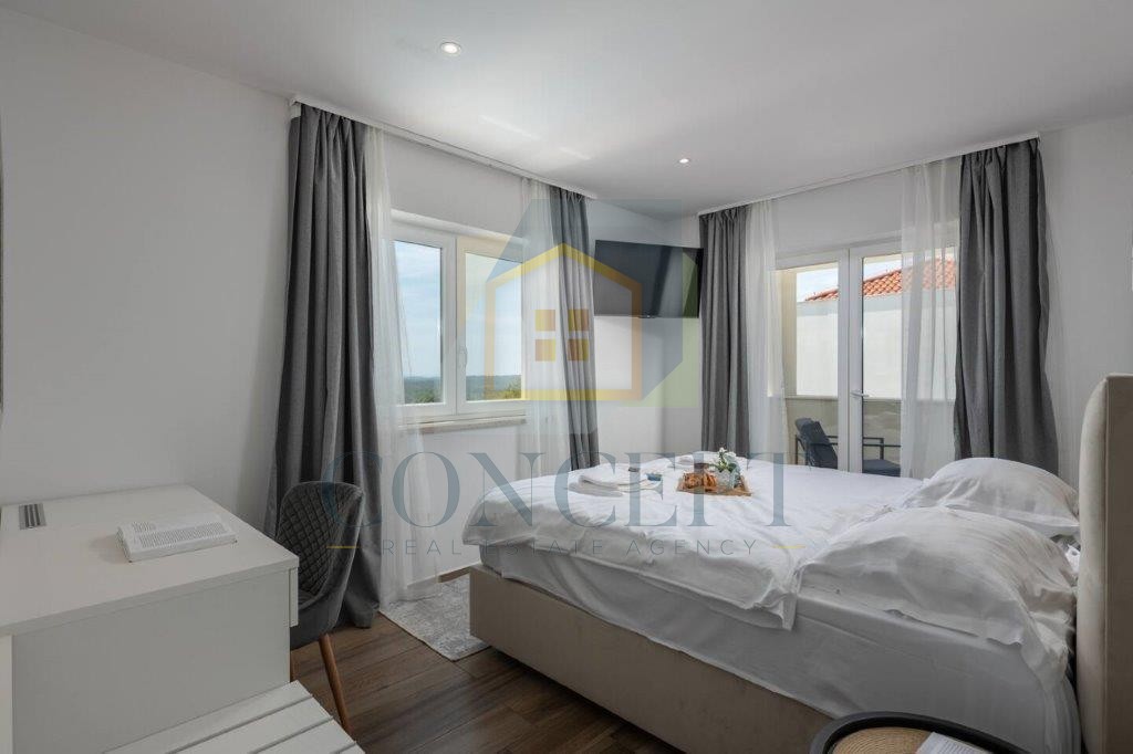 Poreč, Sveti Lovreč, Casa con piscina e vista mare, 12 km dal mare