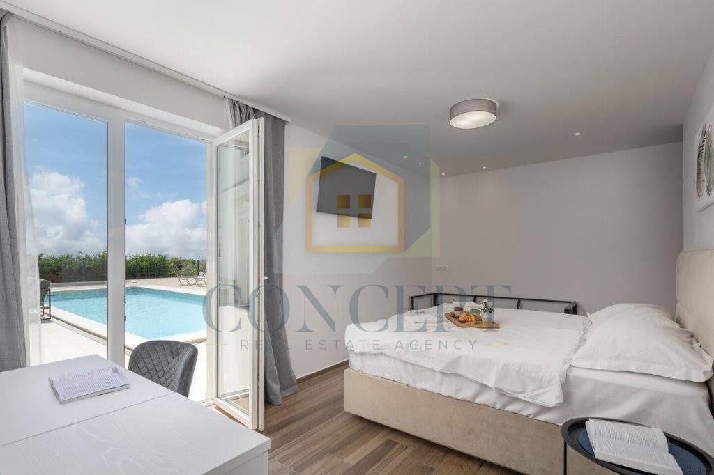 Poreč, Sveti Lovreč, Casa con piscina e vista mare, 12 km dal mare