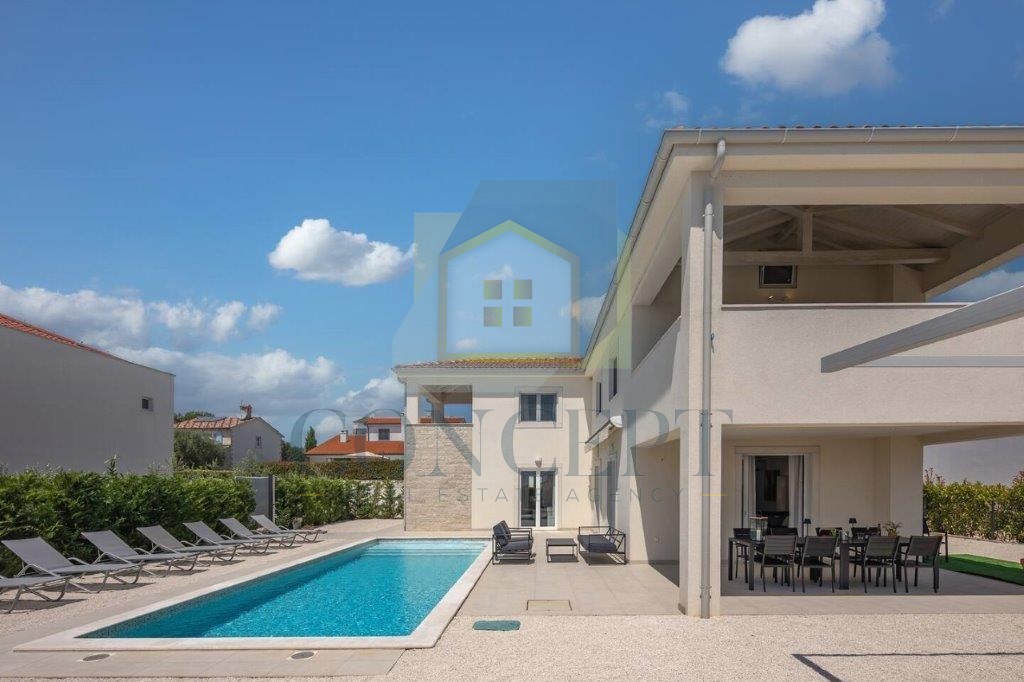 Poreč, Sveti Lovreč, Casa con piscina e vista mare, 12 km dal mare