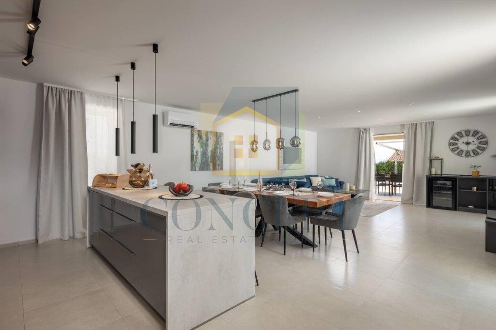 Poreč, Sveti Lovreč, Casa con piscina e vista mare, 12 km dal mare