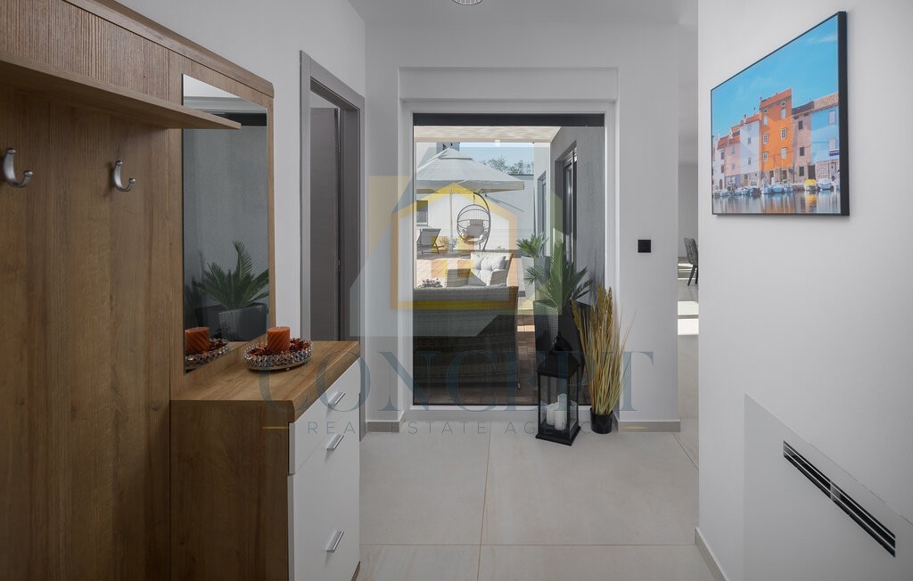 Poreč, dintorni, Moderna villa di lusso con piscina, 12 km dal mare