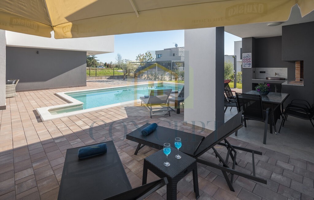 Poreč, dintorni, Moderna villa di lusso con piscina, 12 km dal mare