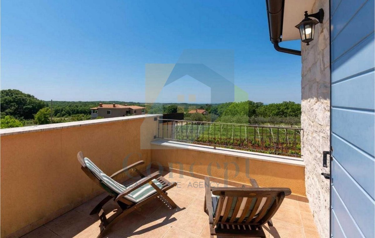 Poreč, dintorni, casa in pietra, indipendente con piscina e vista mare