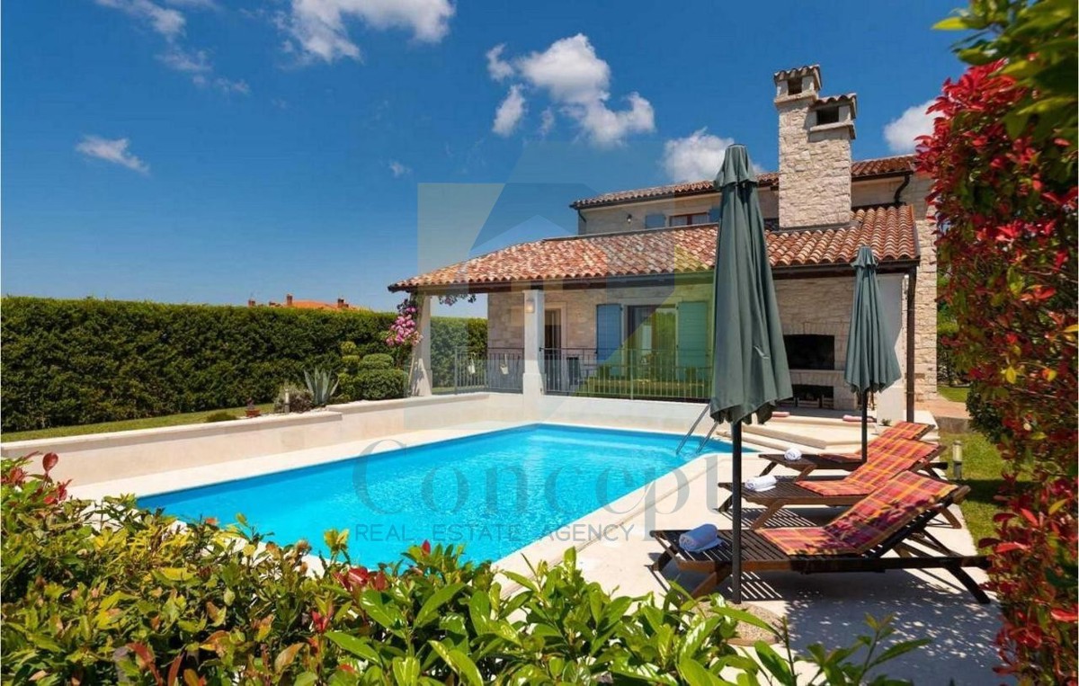 Poreč, dintorni, casa in pietra, indipendente con piscina e vista mare