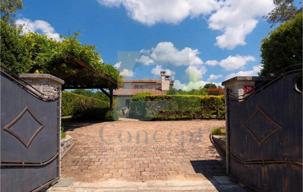 Poreč, dintorni, casa in pietra, indipendente con piscina e vista mare