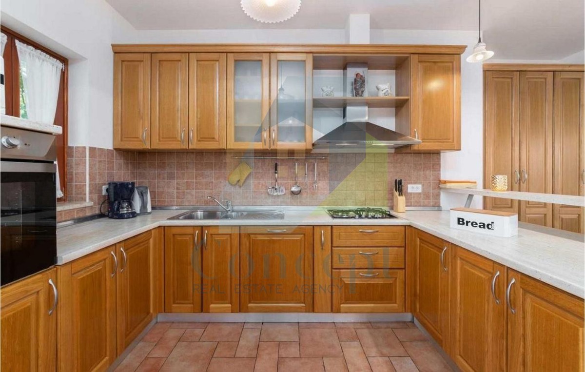 Poreč, dintorni, casa in pietra, indipendente con piscina e vista mare