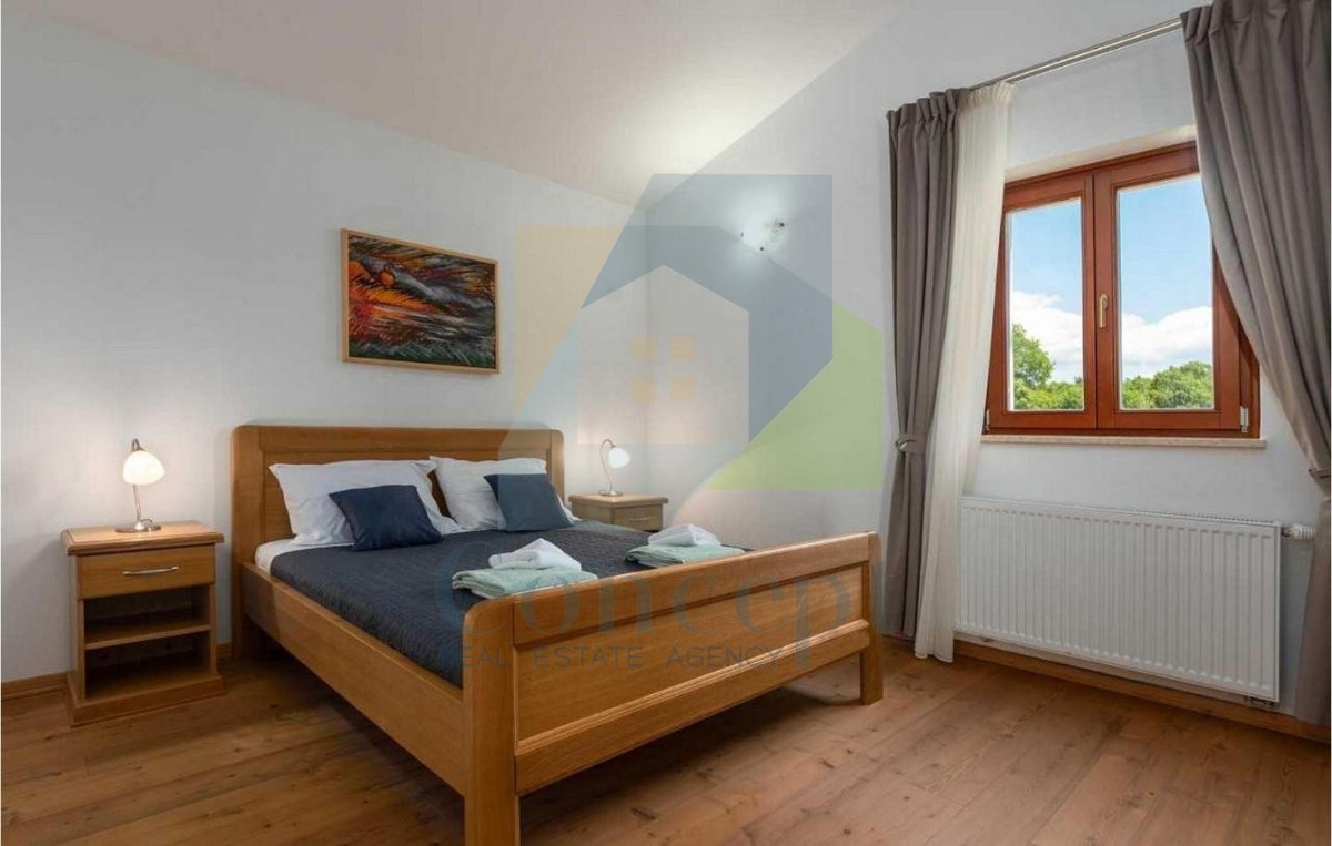 Poreč, dintorni, casa in pietra, indipendente con piscina e vista mare