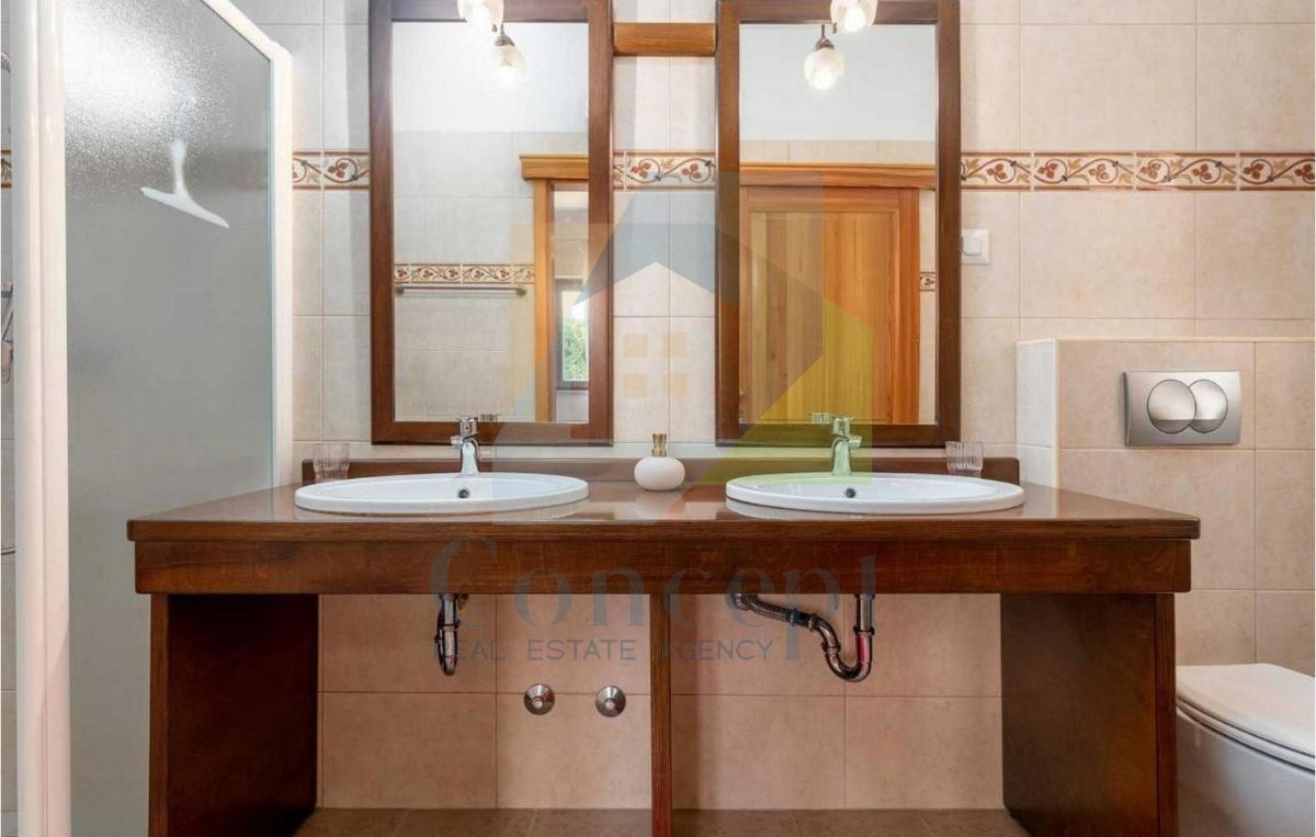 Poreč, dintorni, casa in pietra, indipendente con piscina e vista mare