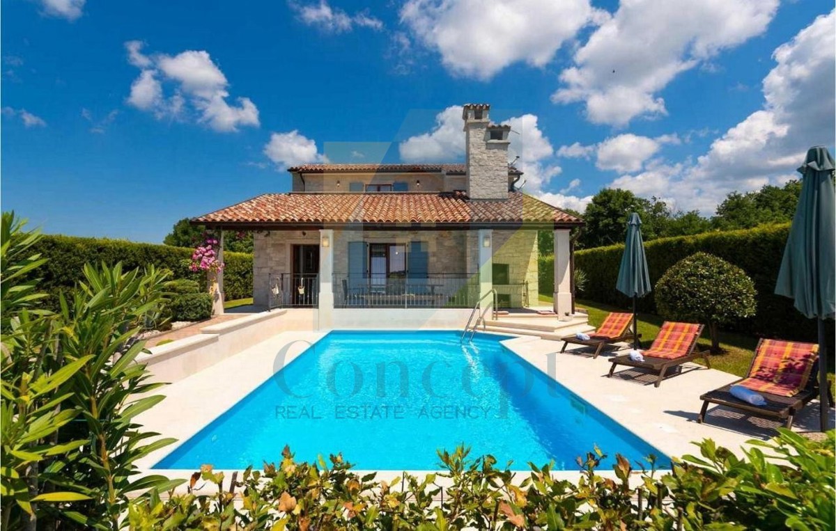 Poreč, dintorni, casa in pietra, indipendente con piscina e vista mare