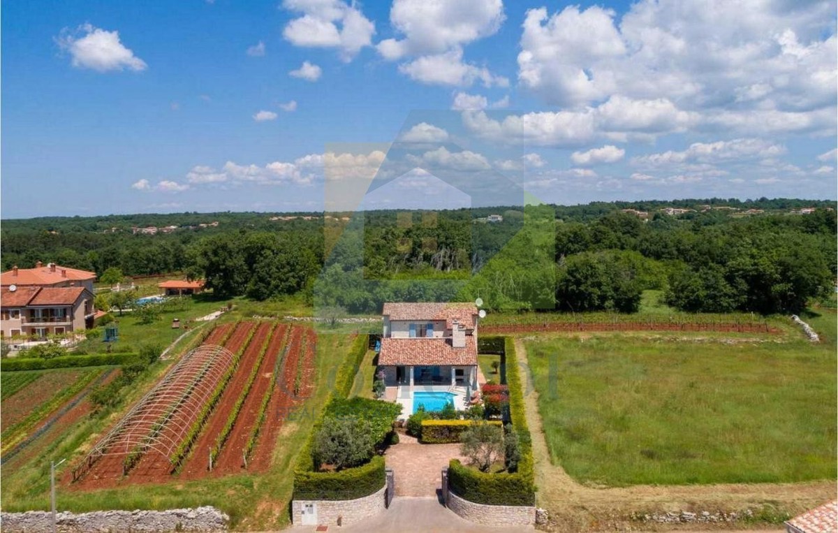 Poreč, dintorni, casa in pietra, indipendente con piscina e vista mare
