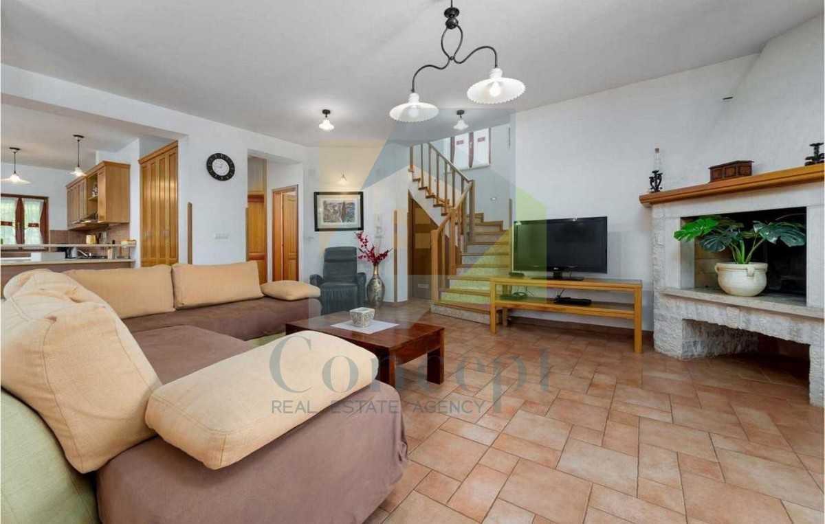 Poreč, dintorni, casa in pietra, indipendente con piscina e vista mare