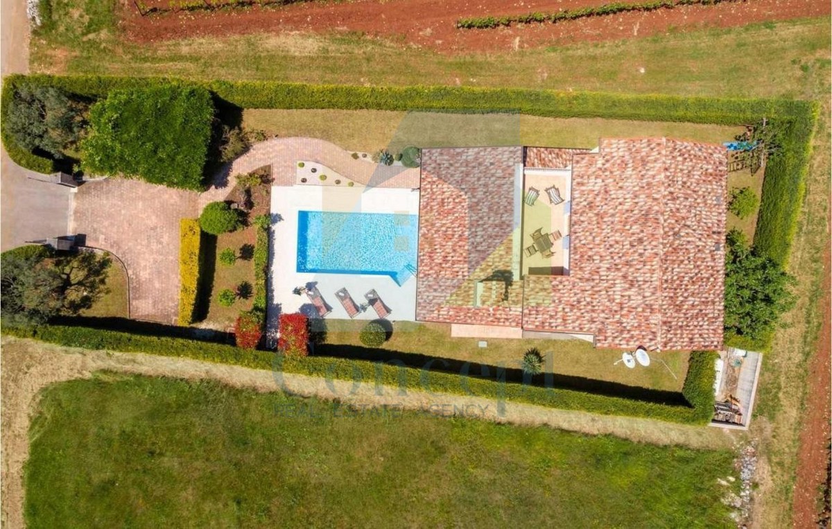 Poreč, dintorni, casa in pietra, indipendente con piscina e vista mare