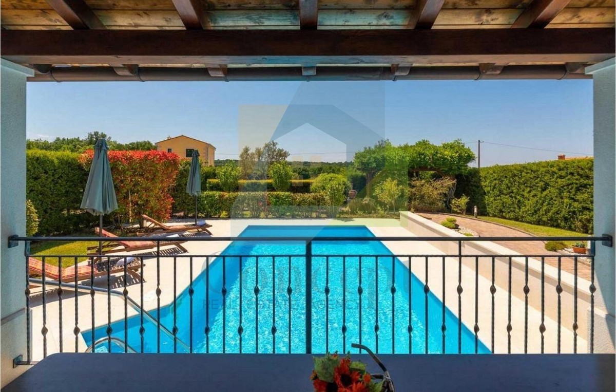 Poreč, dintorni, casa in pietra, indipendente con piscina e vista mare