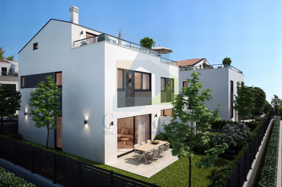 Poreč, Casa a schiera in posizione attraente a 2 km dal mare