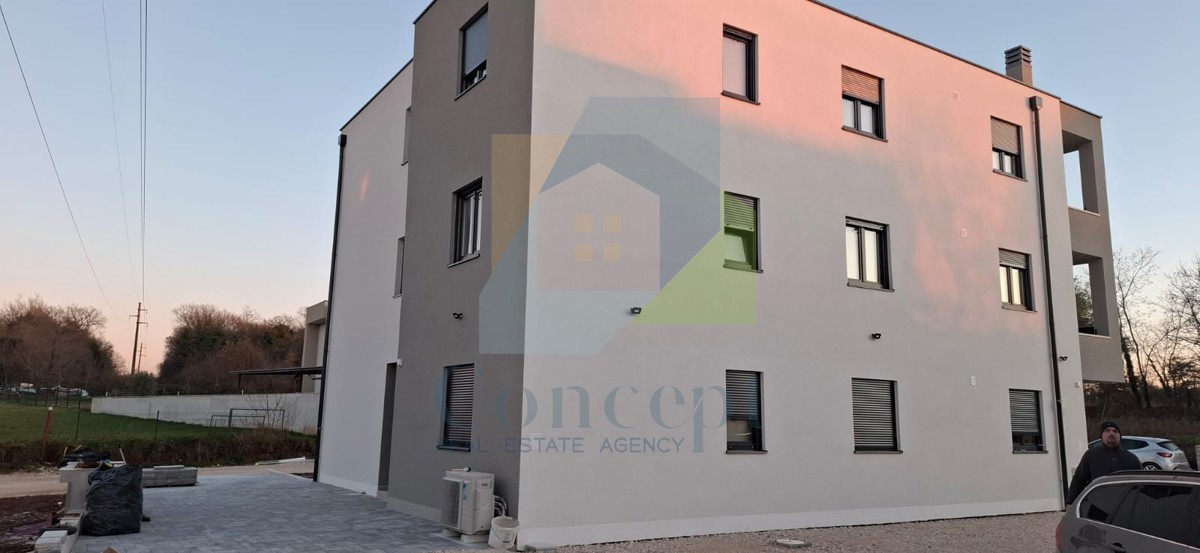 Umag, zona circostante, Ampio appartamento al secondo piano con vista mare, 2 km dal mare