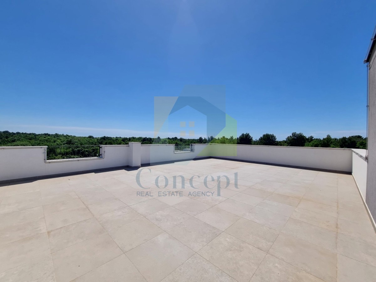 Poreč, dintorni, Appartamento al 1° piano con 3 camere da letto e terrazza sul tetto, a 1 km dal mare