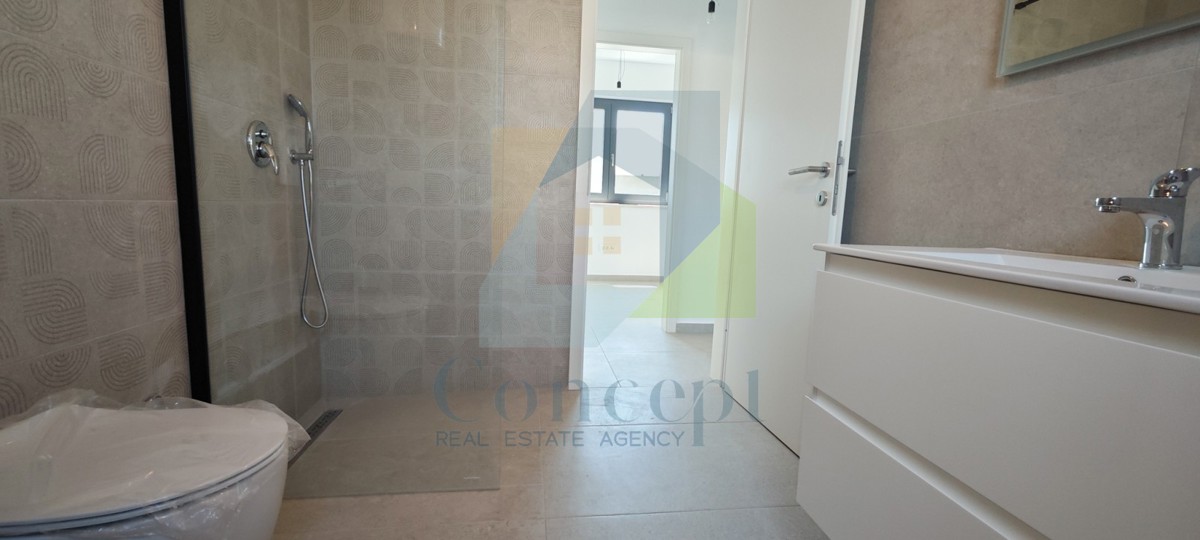 Poreč, dintorni, Appartamento al 1° piano con 3 camere da letto e terrazza sul tetto, a 1 km dal mare