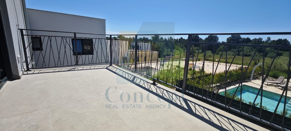 Poreč, dintorni, Appartamento al 1° piano con 3 camere da letto e terrazza sul tetto, a 1 km dal mare