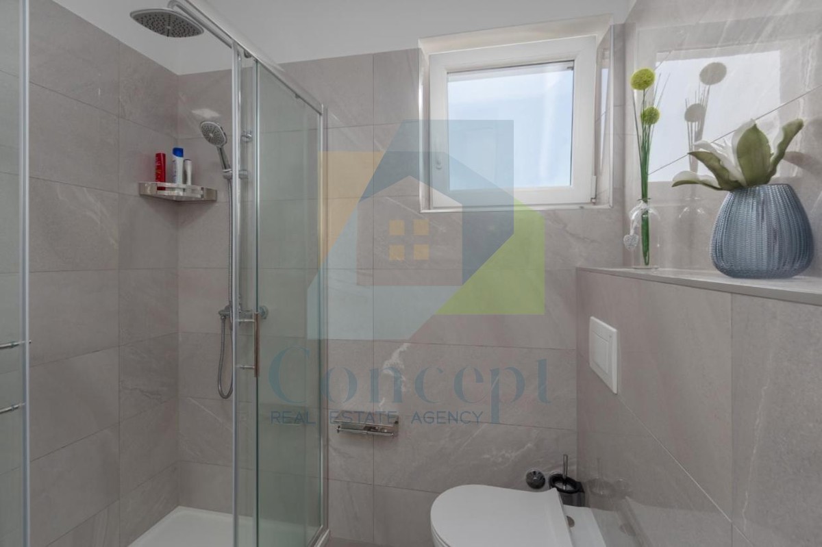 Poreč, dintorni, Incantevole villa con piscina in posizione tranquilla, 3 km dal mare