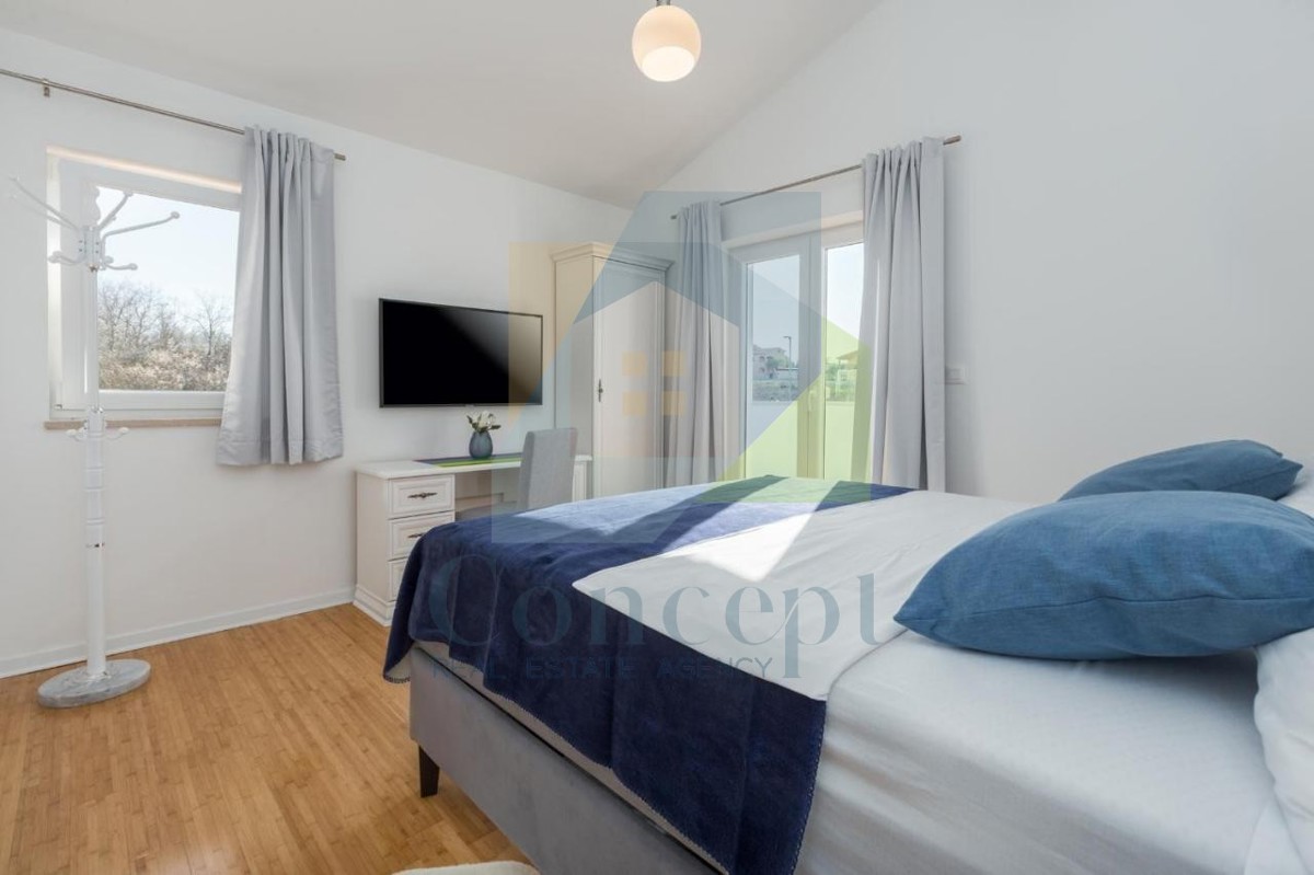 Poreč, dintorni, Incantevole villa con piscina in posizione tranquilla, 3 km dal mare